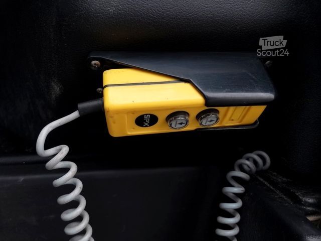 Sklápěcí dodávka IVECO Daily 35S12 3-SEITEN KIPPER/ 7 SITZE/ AHK 3,5T