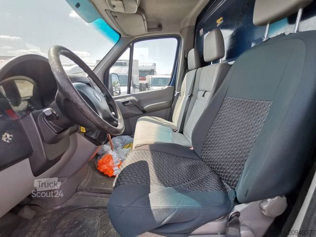Кутиевиден ван VOLKSWAGEN Crafter 2.5TDI KOFFER 5T