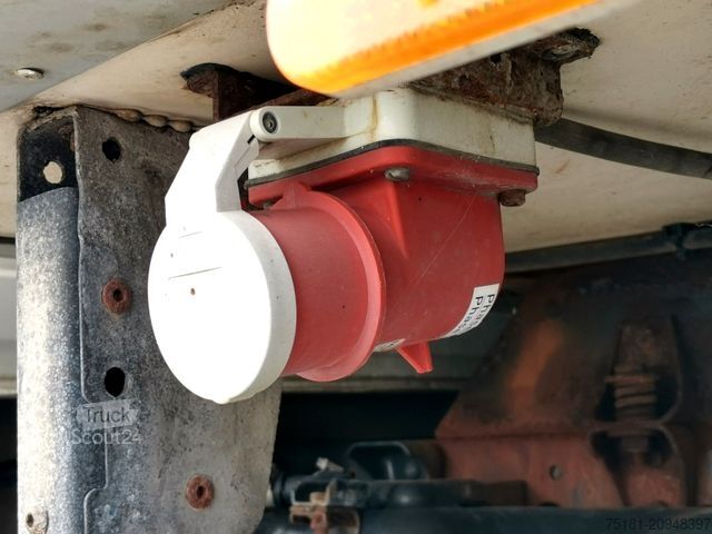 Chladírenská dodávka IVECO Daily 65C15/3.0 TIEFKÜHLER/ FLEISCHHAKEN/ 380V