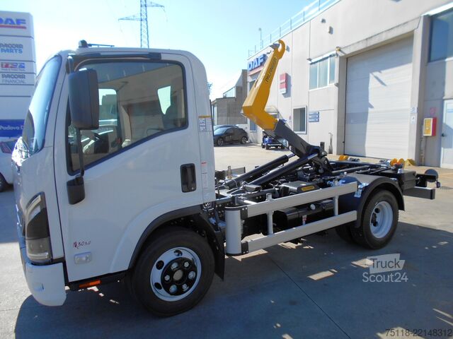 Furgão basculante de depósito Isuzu M30 (7,5 ton) - SCARRABILE PALFINGER