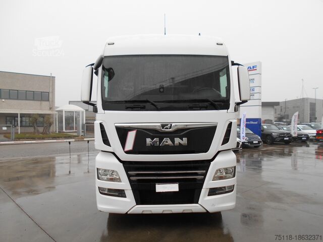 Standardni traktor MAN 