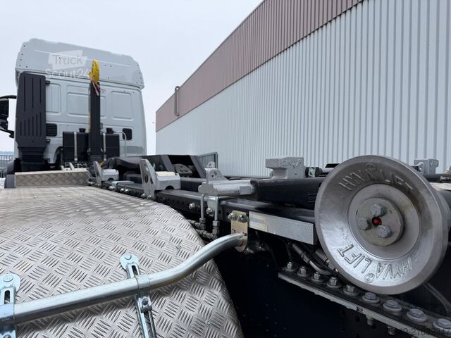 Camion benne à bras amovible Iveco-Magirus T-Way AT410T51/58 8x4 T-Way AT410T51/58 8x4, Retarder, 4x VORHANDEN!