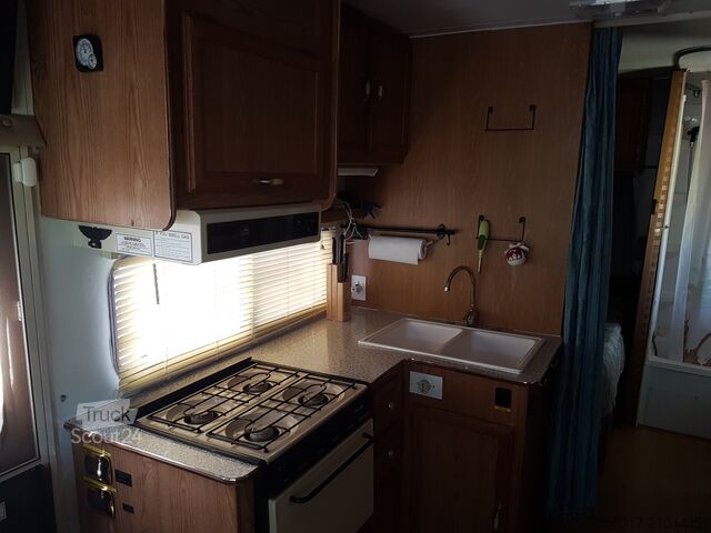 Camping-car capucine nécessitant un permis C1 Coachmen  Ford Leprechaun 24