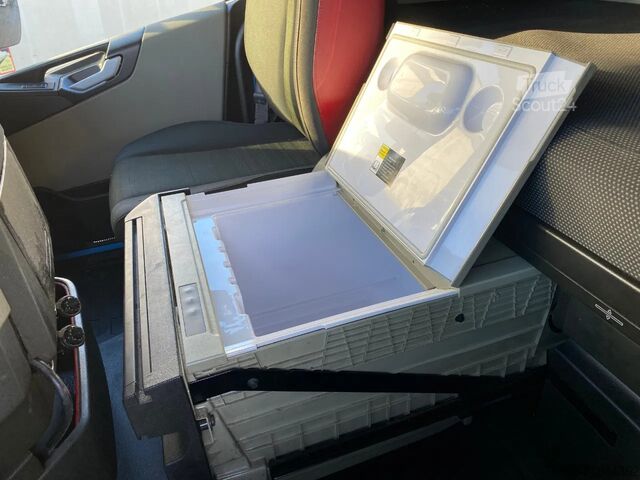 Standaard-SZM Volvo FH 13.500 Globetrotter / 6x2/4 / 2x Tank