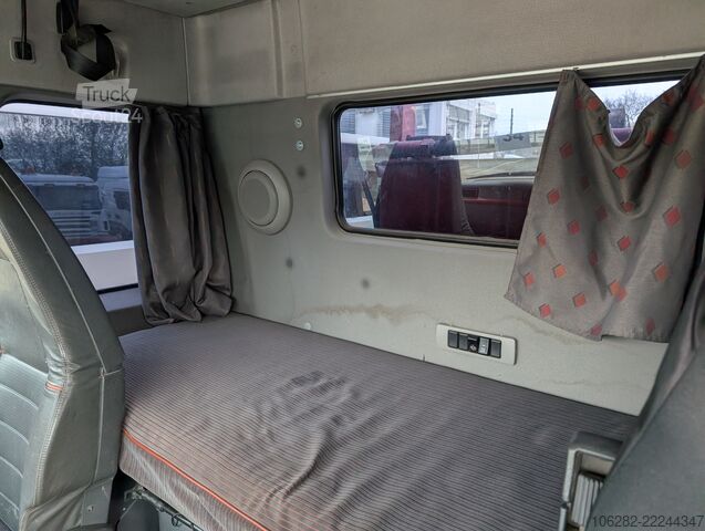 Haakarm vrachtwagen Volvo FH16 6X4 610HP HYVA Blatt/Luft Manuell
