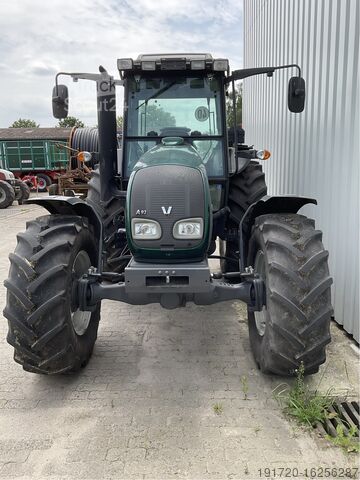 Tractoare (transportoare) Valtra A 93