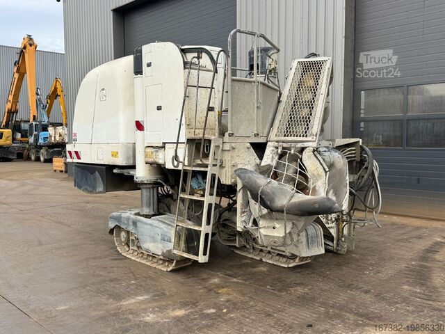 Paver Gomaco GT3400 Concrete Slipform Paver