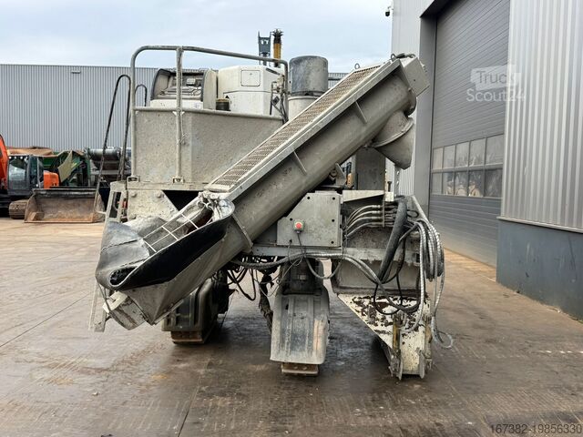 Paver Gomaco GT3400 Concrete Slipform Paver