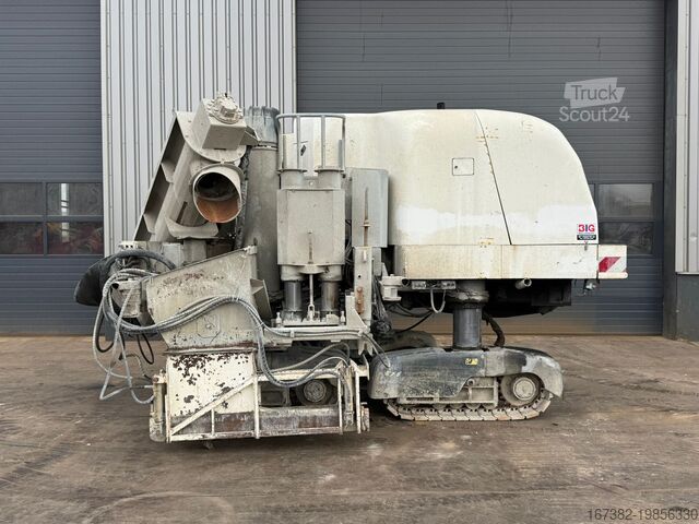 Paver Gomaco GT3400 Concrete Slipform Paver
