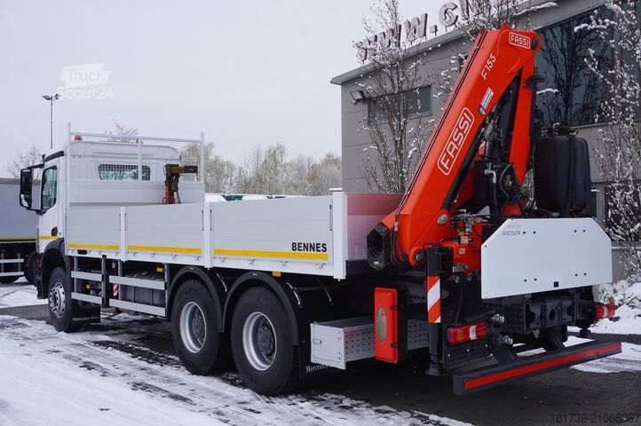 Vinçli platform Mercedes-Benz Arocs 2633 flatbed truck / Crane FASSI