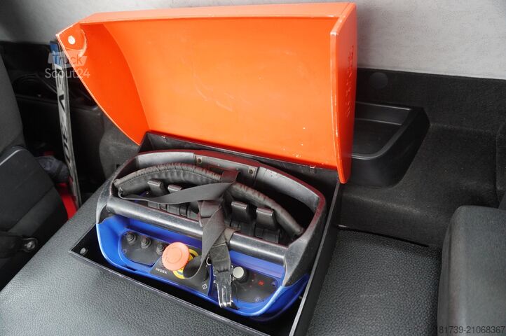 Vinçli platform Mercedes-Benz Arocs 2633 flatbed truck / Crane FASSI