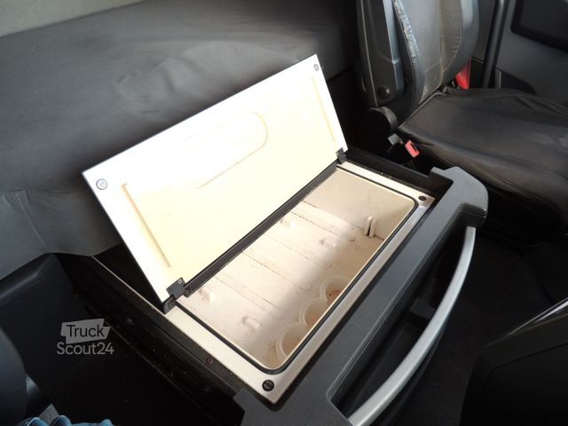 Standardowy ciągnik siodłowy RENAULT T380