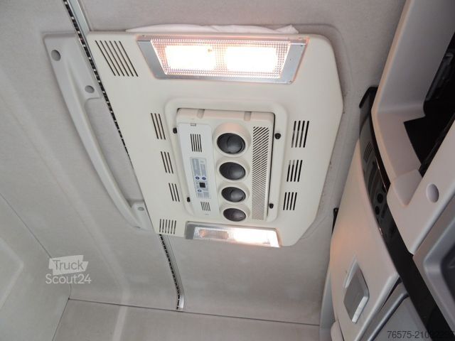 Standardowy ciągnik siodłowy RENAULT T380