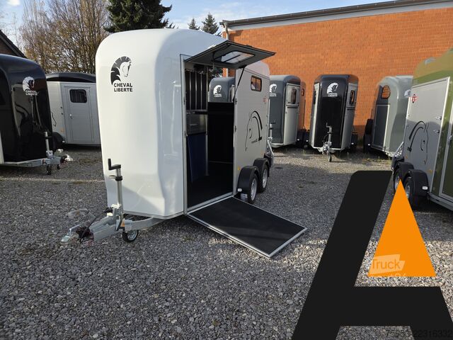 Hästtransportsläp Cheval Liberté Touring XL weiß Sattelschrank Frontexit