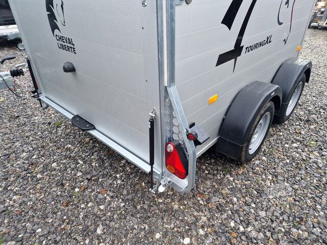 Hästtransportsläp Cheval Liberté Touring XL weiß Sattelschrank Frontexit
