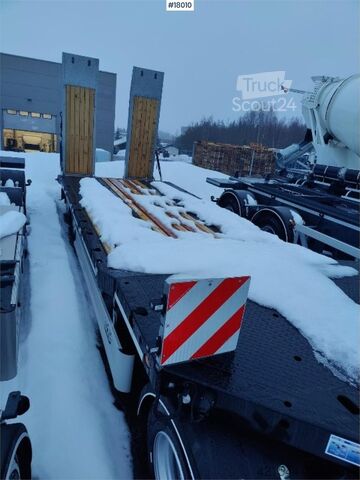  Fliegl DTS 300 Machinery Trailer with Hydraulic Loading R