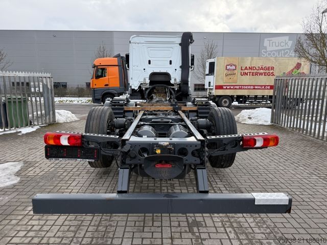 Podvozek nákladního auta MERCEDES-BENZ Actros 2553 Fahrgestell/Retarder/Lenkachse/EU6D