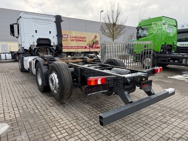 Podvozek nákladního auta MERCEDES-BENZ Actros 2553 Fahrgestell/Retarder/Lenkachse/EU6D