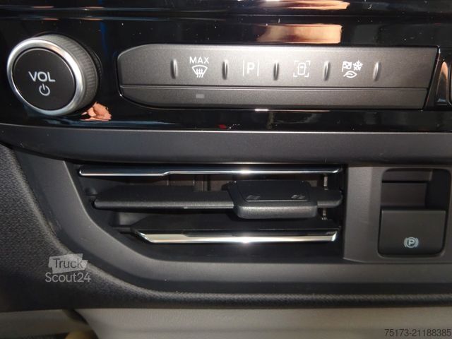 Minibussi FORD Tourneo Custom L1 Titanium 2.5L PHEV B&O Kam Nav