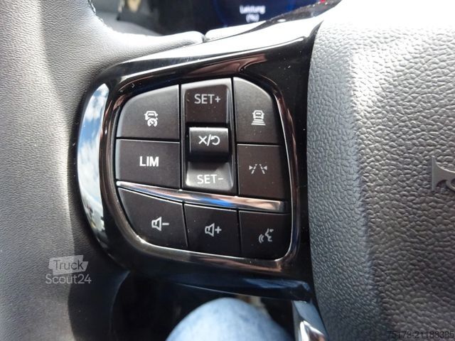 Minibussi FORD Tourneo Custom L1 Titanium 2.5L PHEV B&O Kam Nav