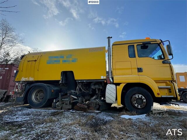  MAN 18.313 Sweeper w/ Bucher Optifant 70 superconstruc