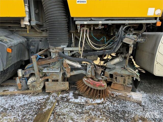  MAN 18.313 Sweeper w/ Bucher Optifant 70 superconstruc