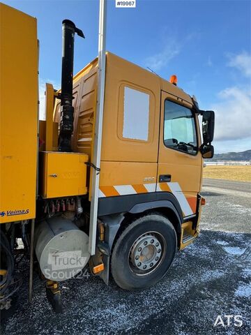  Volvo FM9 4x2 sweeper truck w/ Beam sweeper S7000 superc