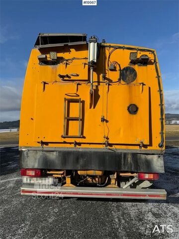  Volvo FM9 4x2 sweeper truck w/ Beam sweeper S7000 superc