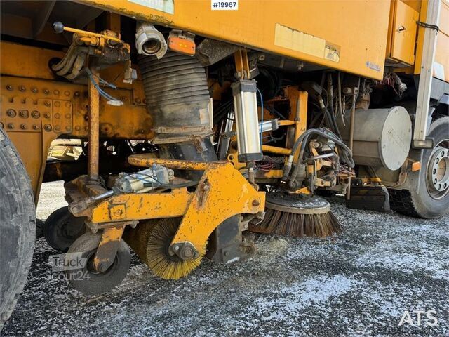 Barredora de calzadas Volvo FM9 4x2 sweeper truck w/ Beam sweeper S7000 superc