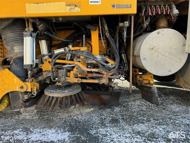 Barredora de calzadas Volvo FM9 4x2 sweeper truck w/ Beam sweeper S7000 superc