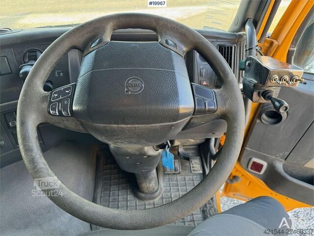 Barredora de calzadas Volvo FM9 4x2 sweeper truck w/ Beam sweeper S7000 superc