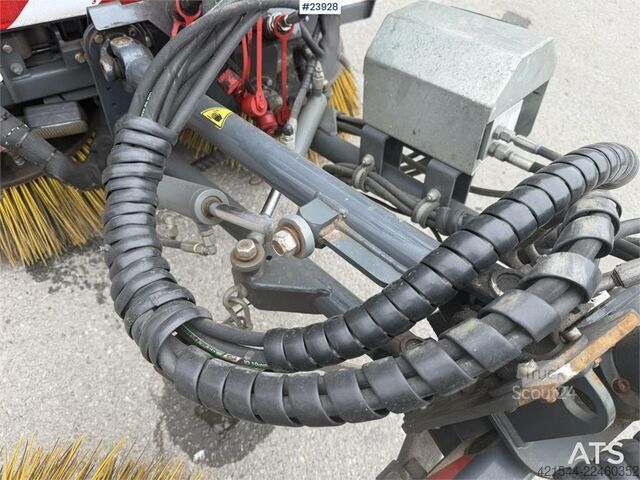 Vejfejemaskine Boschung s3 street sweeper