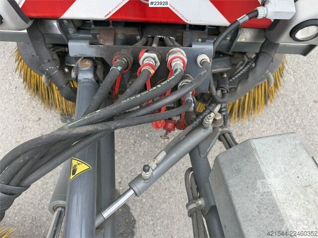 Vejfejemaskine Boschung s3 street sweeper