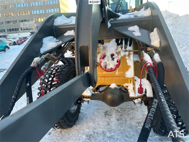 Lastare Powertrack L45 wheel loader w/ Flapwing bucket, bucket and pa