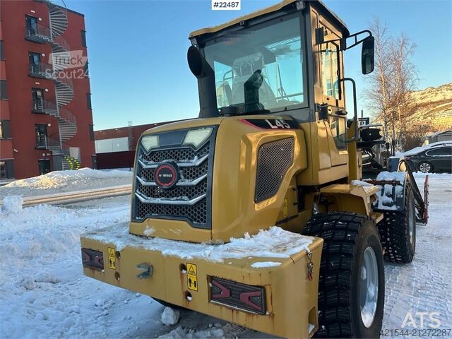 Lastare Powertrack L45 wheel loader w/ Flapwing bucket, bucket and pa