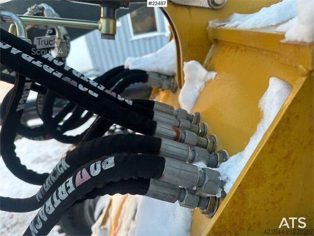 Utovarivač Powertrack L45 wheel loader w/ Flapwing bucket, bucket and pa