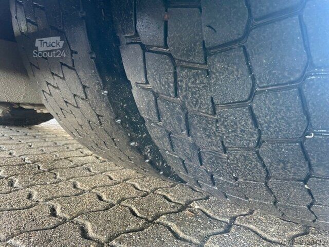 Camion à ordures Mercedes-Benz 2533 6x2 Antos Faun Vario II 527 H V19