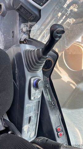 Escavadora de rastos Hyundai HX520AL