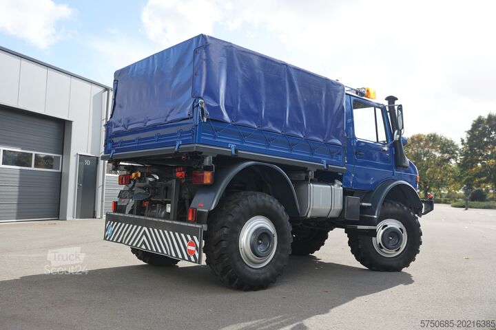 Aangepaste bestelwagen Mercedes-Benz Unimog