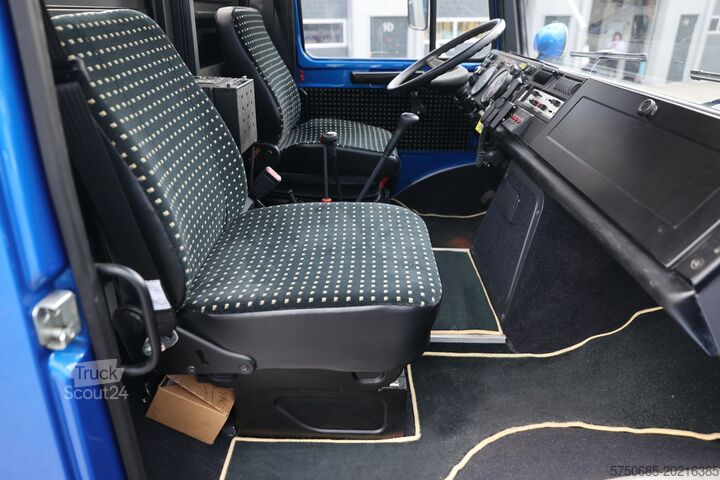 Aangepaste bestelwagen Mercedes-Benz Unimog