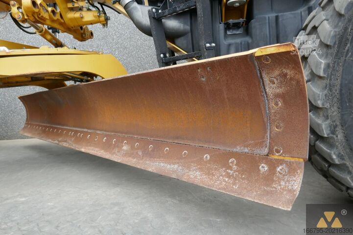 Niveladora Caterpillar 120M2