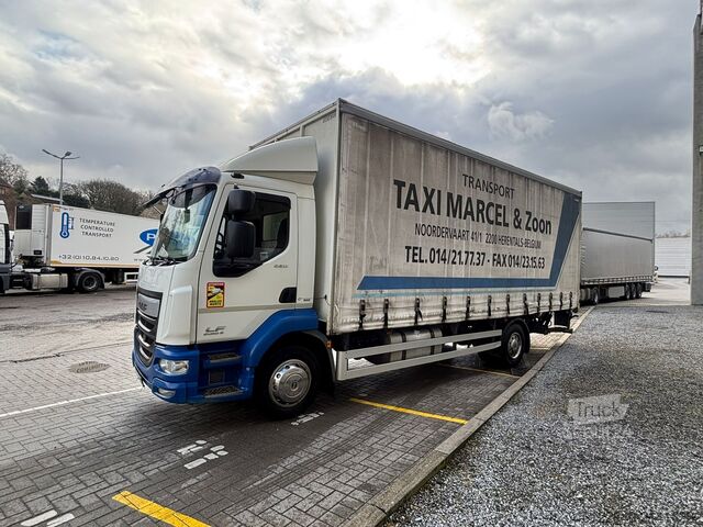 Platformas kravas automašīna ar tentu DAF LF 220