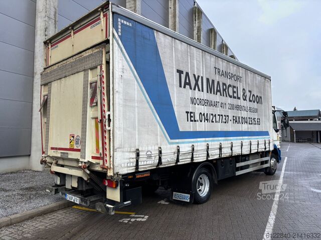 Platformas kravas automašīna ar tentu DAF LF 220