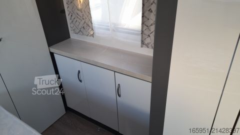 Lakókocsi Hobby Excellent 540 WFU 2000kg TV-Halter, Dusche