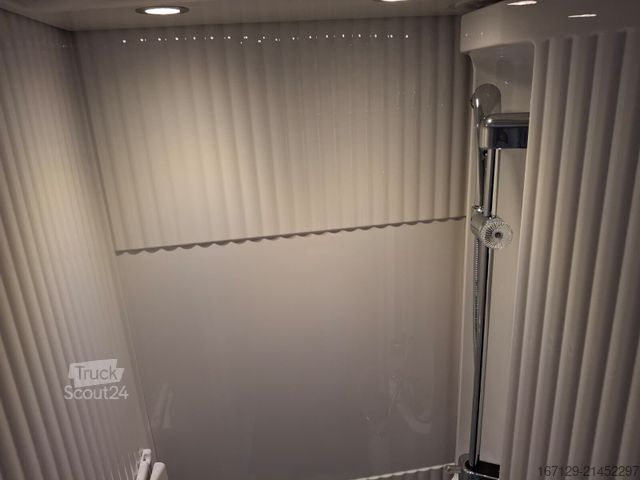 Half-integraal camper CARADO V 347 pro+ / Safety inkl. ACC / Lift Bett