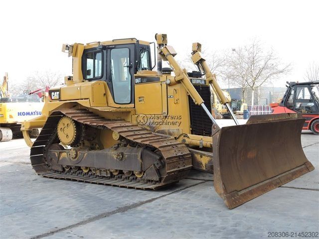 Road roller CATERPILLAR D6T