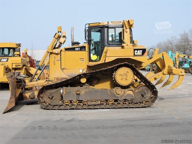 Road roller CATERPILLAR D6T