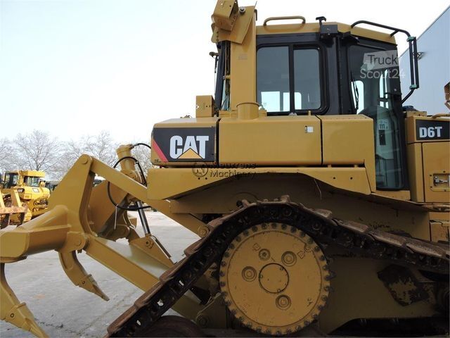 Road roller CATERPILLAR D6T