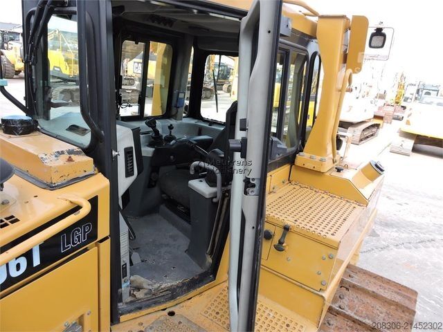 Road roller CATERPILLAR D6T