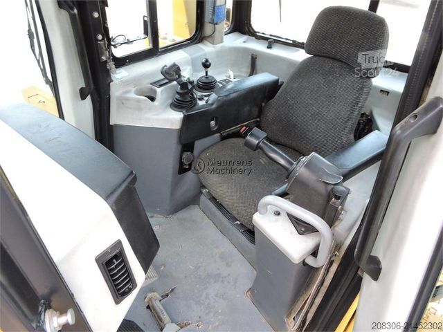 Road roller CATERPILLAR D6T